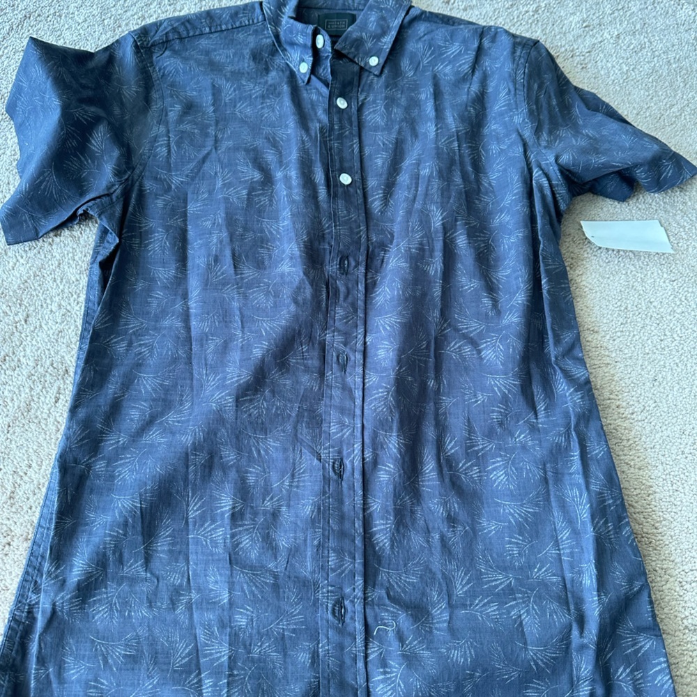 Small 14th and union short sleeve button up shirt